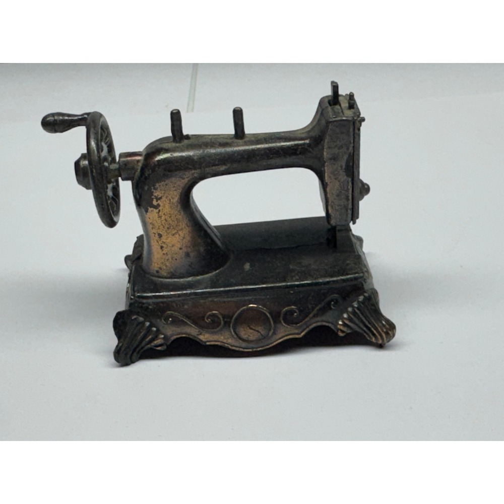 Vintage Die Cast Metal Sewing Machine Pencil Sharpener Miniature Bronze Tone